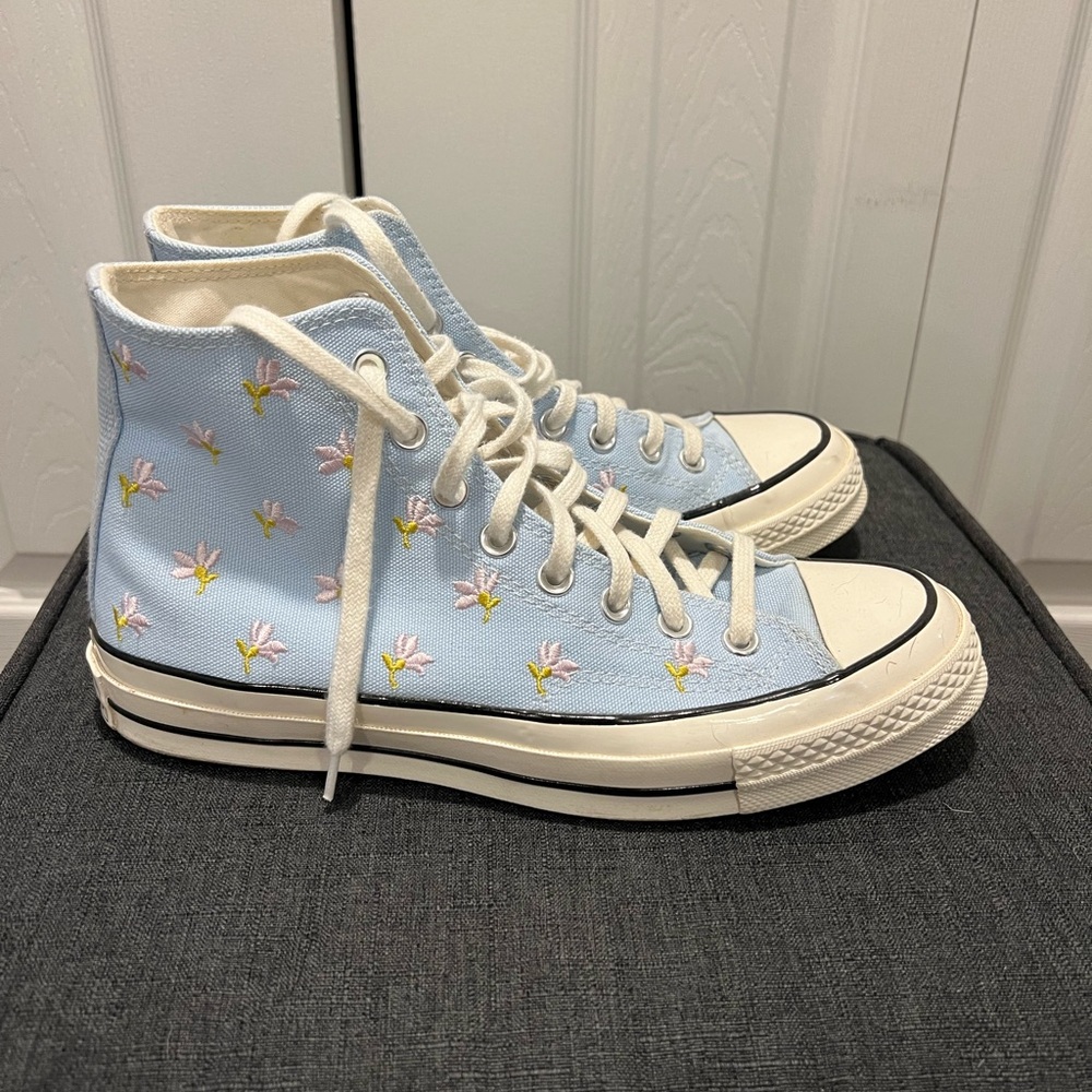 Women’s fashion converse shoes